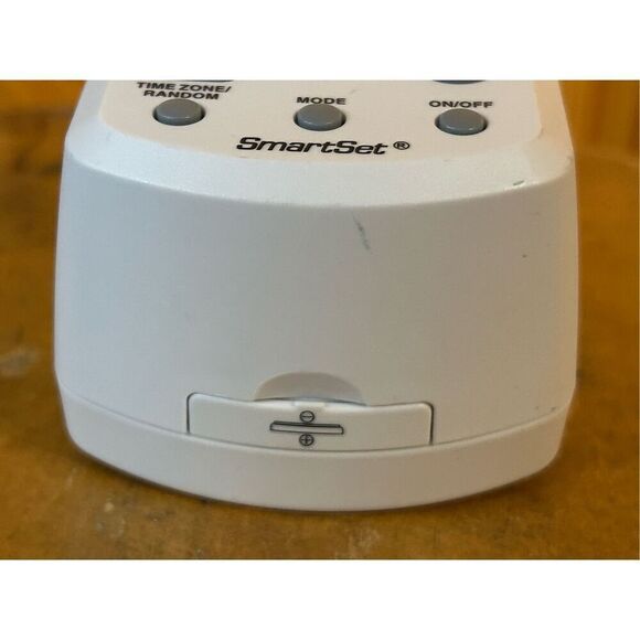 Emerson Research (JMK2442) SmartSet Digital Lamp Control Security Timer & Outlet - Picture 7 of 8